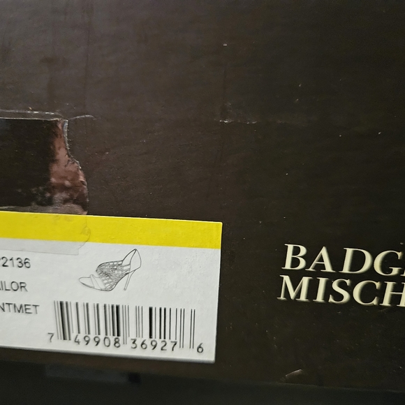 Badgley Mischka stiletto heel lace high heels. - Picture 4 of 10